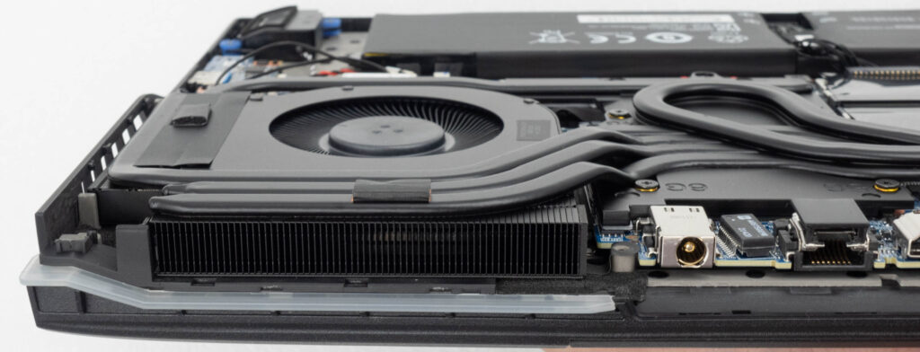 XMG NEO 17 (M22) cooling system