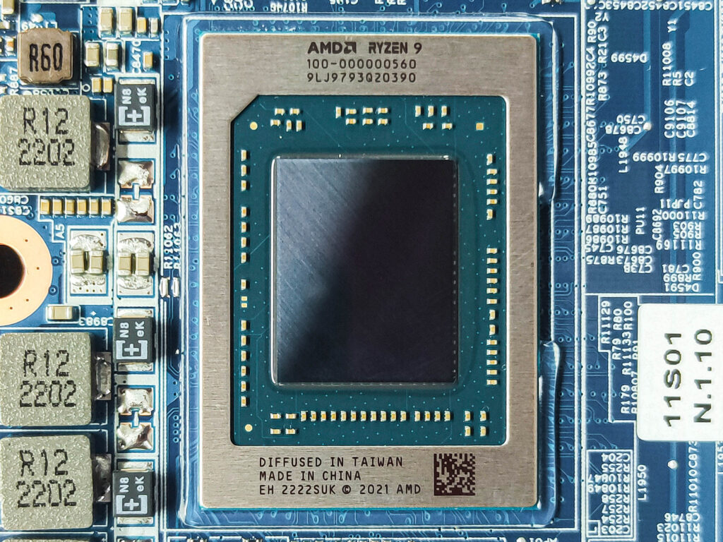 AMD Ryzen 9 6900HX CPU in XMG NEO 17 (M22)