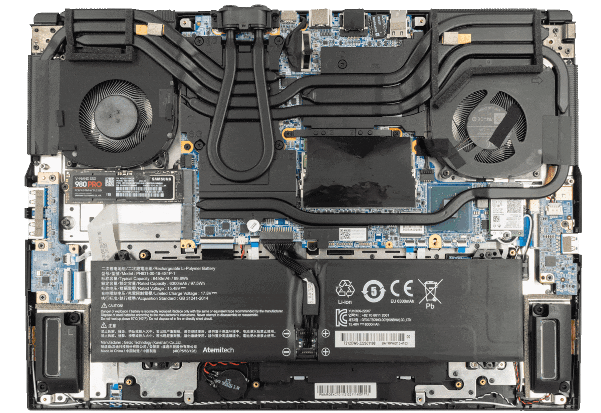 Comparison of the interior of the XMG NEO 16 and XMG NEO 17 laptop