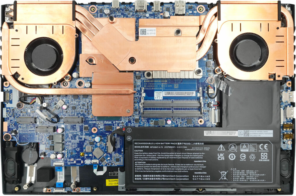 XMG FOCUS 15 (E23) interior