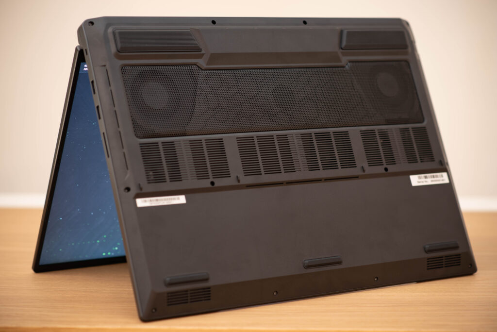 XMG PRO 18 Gaming Laptop (bottom panel)